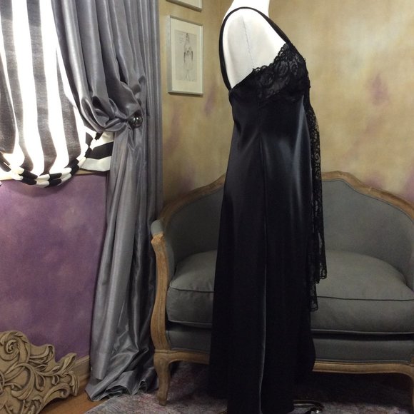 Luxury black satin and lace beaded negligee, size M, like new! - Picture 7 of 9